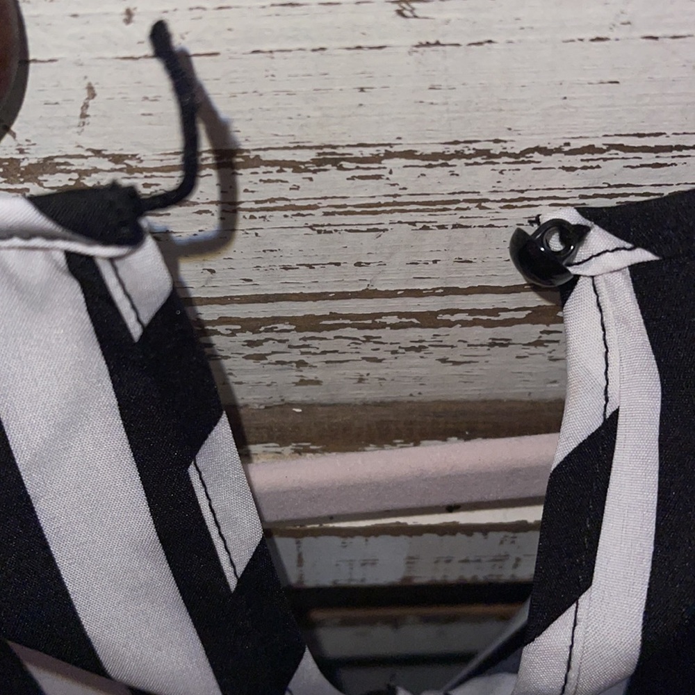 NWOT shein cute black and white striped romper size one x really cute - Picture 3 of 8
